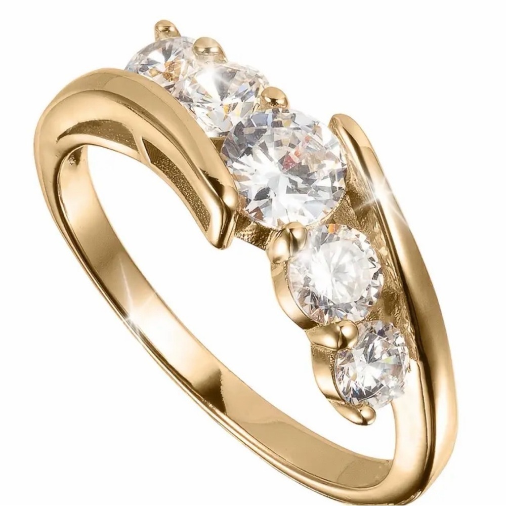Luxurious Elegant Ring With 5 Round Brilliant Synthetic Zirconia Stones.